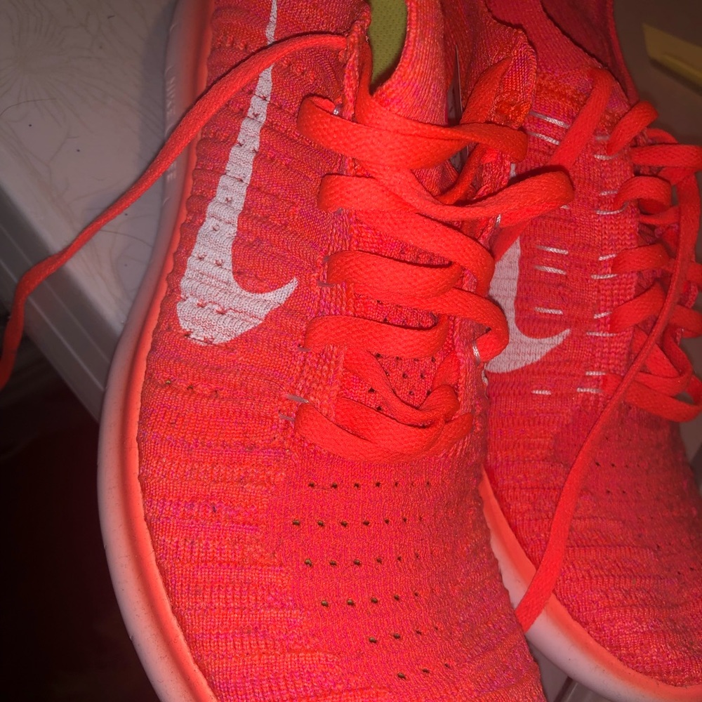 NIKE FREE RUNS - Picture 2 of 4